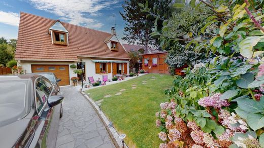 Maison de luxe à Luzarches, Val-d'Oise