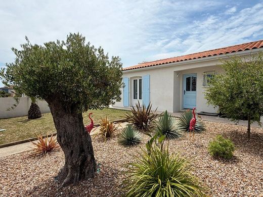 Luxury home in Vaux-sur-Mer, Charente-Maritime