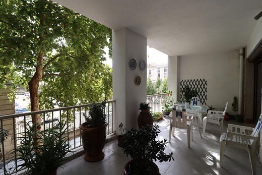 Apartment / Etagenwohnung in Avignon, Vaucluse