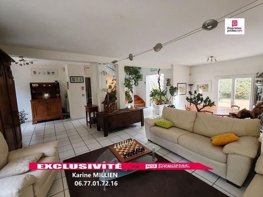 Casa di lusso a Houdan, Yvelines