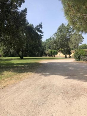 Land in Beaucaire, Gard