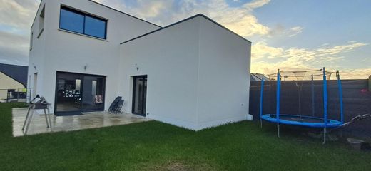 Luxe woning in Château-Gontier, Mayenne