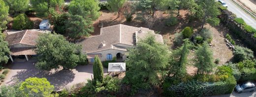 Luxury home in Gordes, Vaucluse