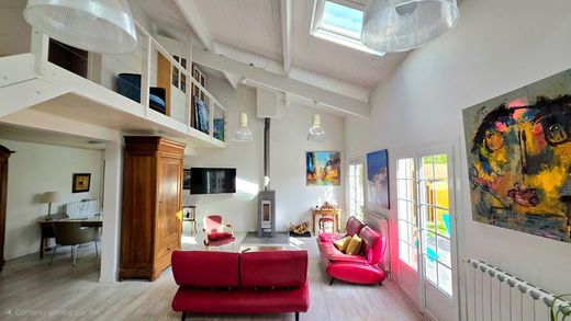 Luxury home in Le Pian-Médoc, Gironde