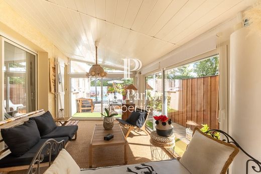 Luxury home in Mérignac, Gironde