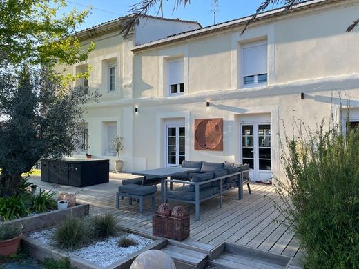 Luxury home in Ludon-Médoc, Gironde