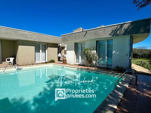 منزل ﻓﻲ La Lande-de-Fronsac, Gironde