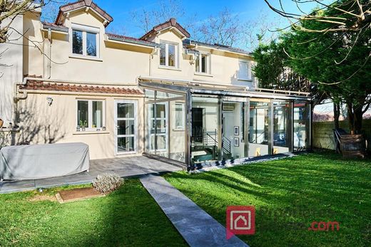 Casa di lusso a Vaucresson, Hauts-de-Seine