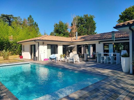 Luxury home in Montussan, Gironde