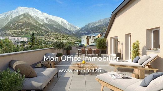 Embrun, Hautes-Alpesのアパートメント