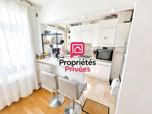 Daire Motte-Picquet, Commerce, Necker, Paris