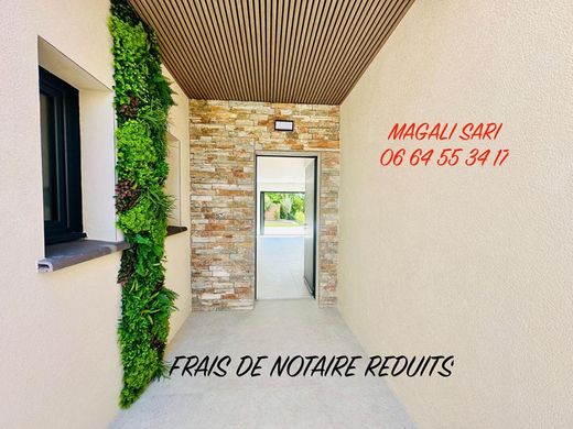 Villa in Saint-Christol-les-Alès, Gard