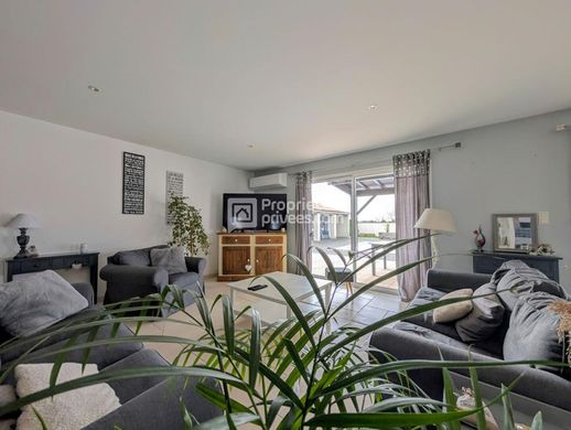 Casa de lujo en Châteaubernard, Charenta
