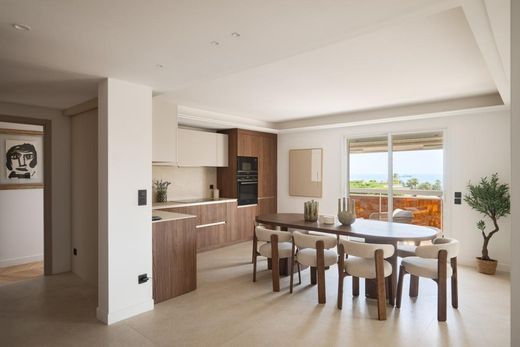 Apartment / Etagenwohnung in Cannes, Alpes-Maritimes
