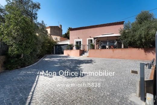 Villa in Septèmes-les-Vallons, Bouches-du-Rhône