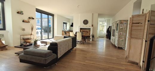 호화 저택 / Bonchamp-lès-Laval, Mayenne