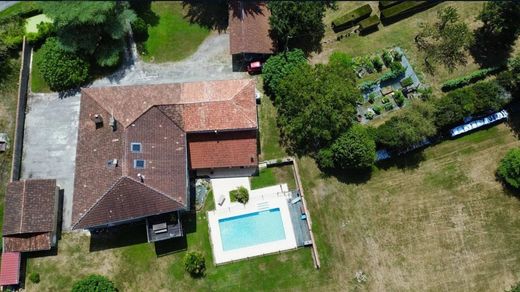 Luxury home in Saint-Jean-le-Comtal, Gers