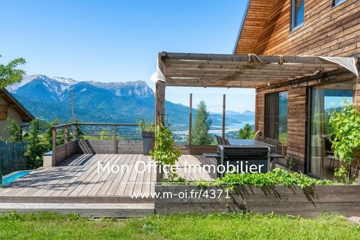 Chalet in Saint-André-d'Embrun, Hautes-Alpes