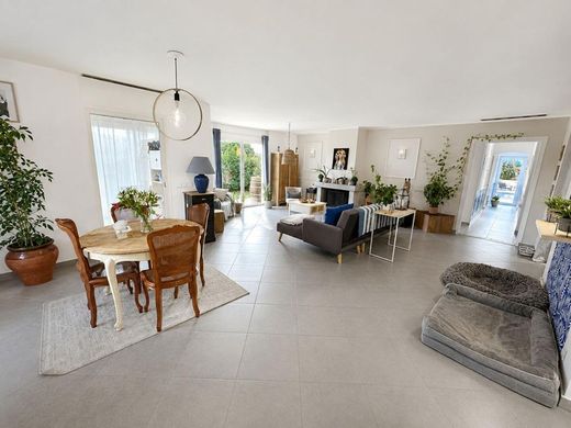 Luxury home in Sainte-Lucie de Porto-Vecchio, South Corsica