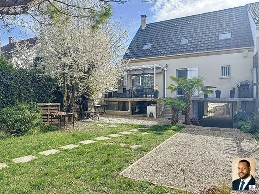 Casa de lujo en Vitry-sur-Seine, Valle de Marne