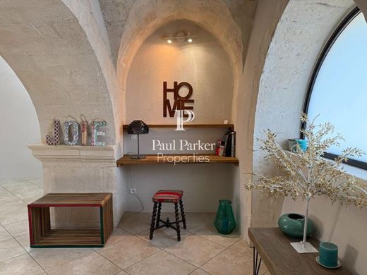 Apartment / Etagenwohnung in Saint-Rémy-de-Provence, Bouches-du-Rhône