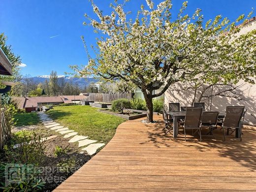 Luxury home in Saint-Genis-Pouilly, Ain