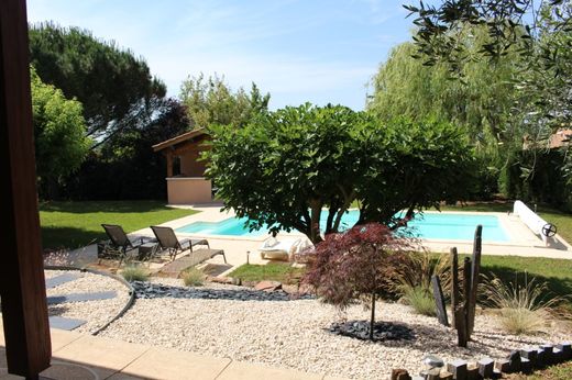 Luxury home in Roussillon, Isère