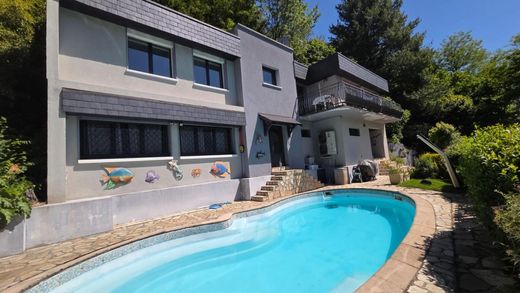 Casa di lusso a Viviers-du-Lac, Savoia