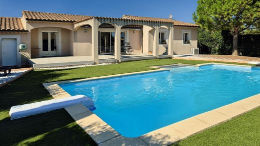 Luxus-Haus in Saint-Saturnin-lès-Avignon, Vaucluse