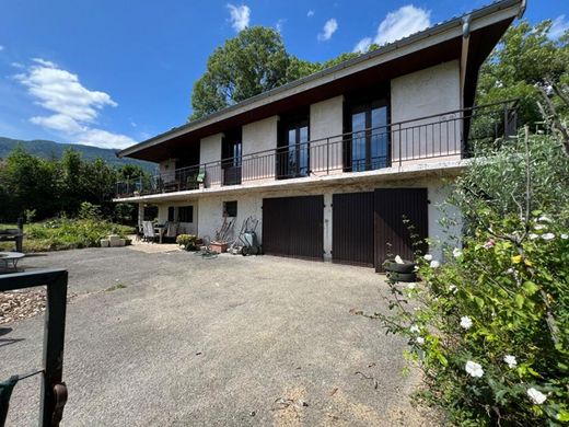 Maison de luxe à Saint-Jean-de-Gonville, Ain