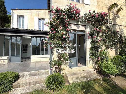Luxury home in Libourne, Gironde