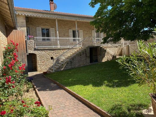 Casa di lusso a Azé, Saône-et-Loire