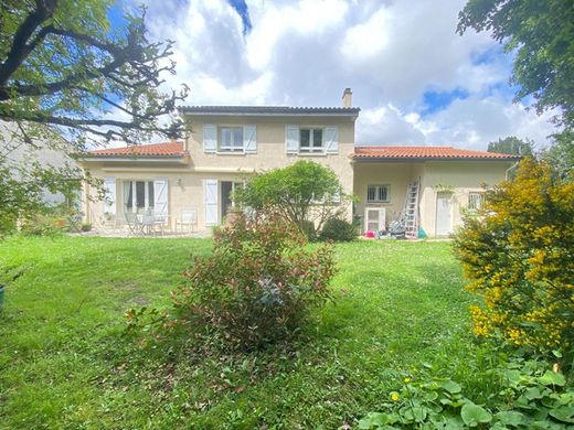 Luxus-Haus in Eysines, Gironde
