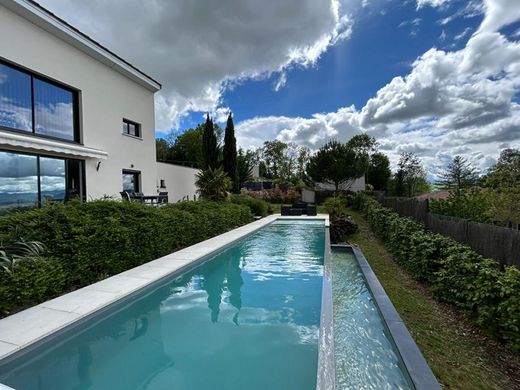 Luxury home in La Roche-Noire, Puy-de-Dôme