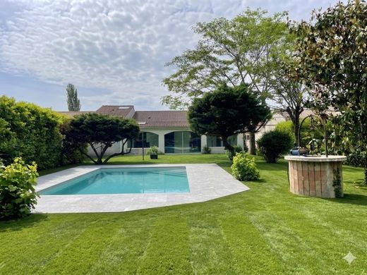 Luxury home in Cestas, Gironde