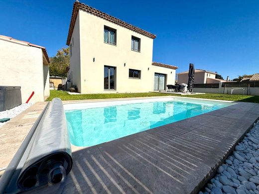 Villa in St Chamas, Bouches-du-Rhône