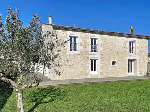 Luxury home in Saint-Sauveur-d'Aunis, Charente-Maritime
