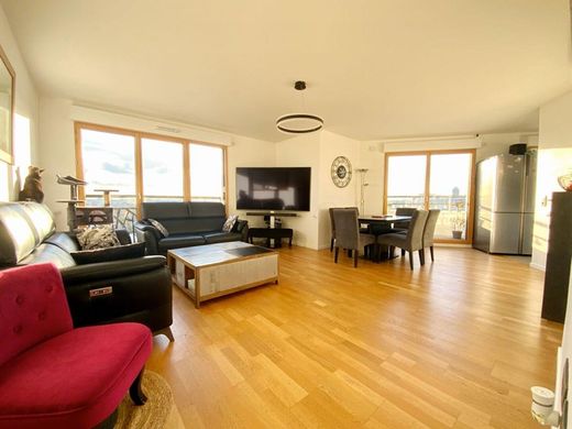 Apartment / Etagenwohnung in Colombes, Hauts-de-Seine