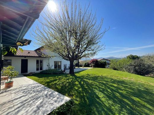 Luxury home in Ustaritz, Pyrénées-Atlantiques