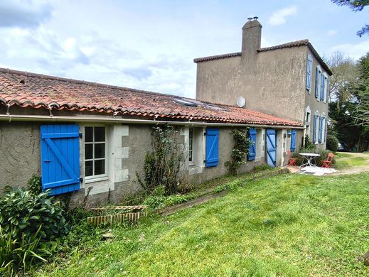 Luxury home in La Chapelle-Basse-Mer, Loire-Atlantique