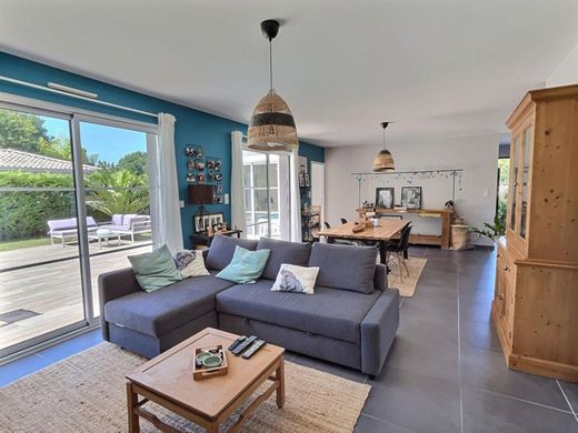 Luxury home in Carcans, Gironde