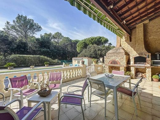 Luxury home in Le Cannet-des-Maures, Var
