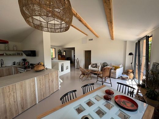 Luxury home in Uzès, Gard
