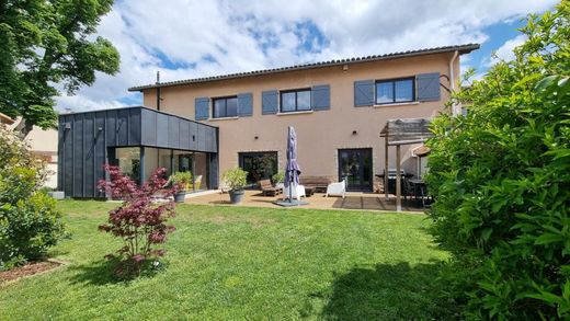 Luxury home in Les Chères, Rhône