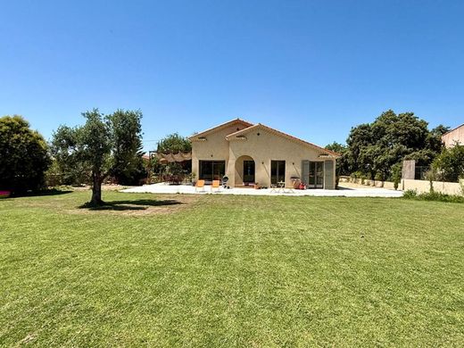 Villa in Saint-Mitre-les-Remparts, Bouches-du-Rhône