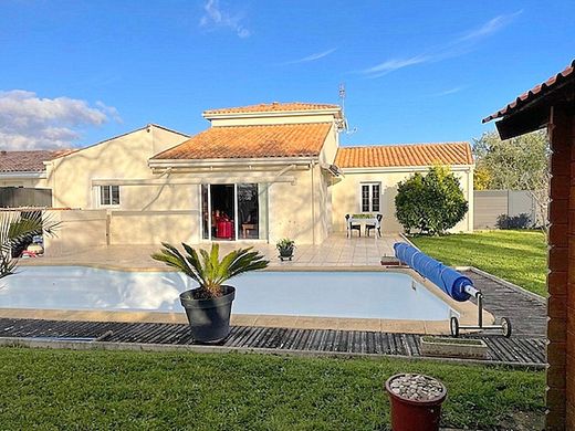 Villa in La Jarrie, Charente-Maritime