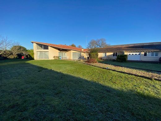 Maison de luxe à Saintes, Charente-Maritime