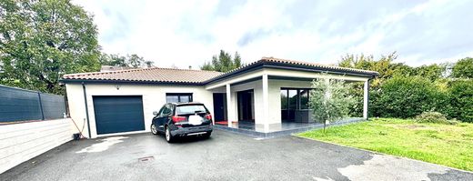 Casa di lusso a Bassens, Gironda