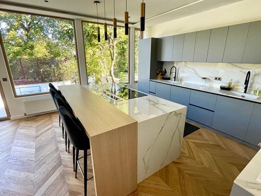 Luxury home for rent in Meudon