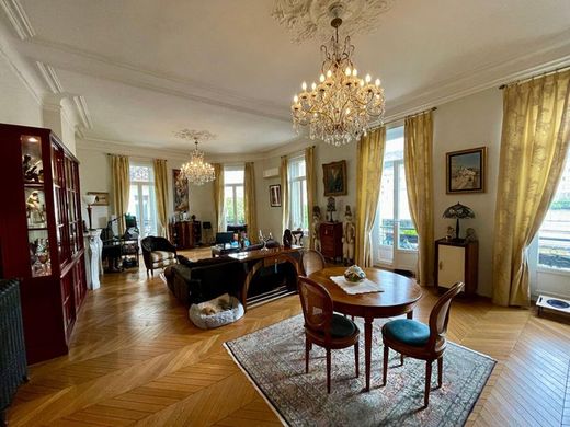 Apartment / Etagenwohnung in Toulon, Var